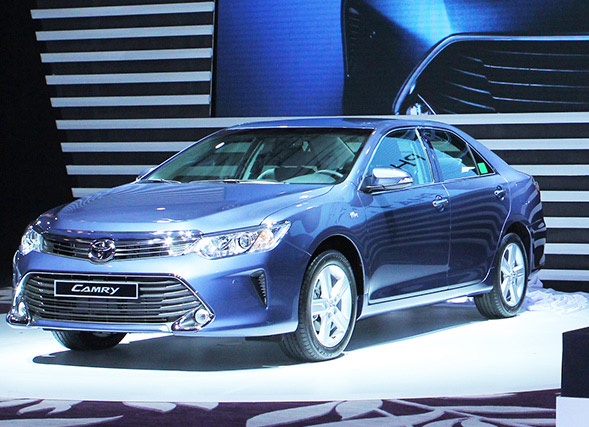 Can canh 4 mau cua Toyota Camry 2015 hinh anh