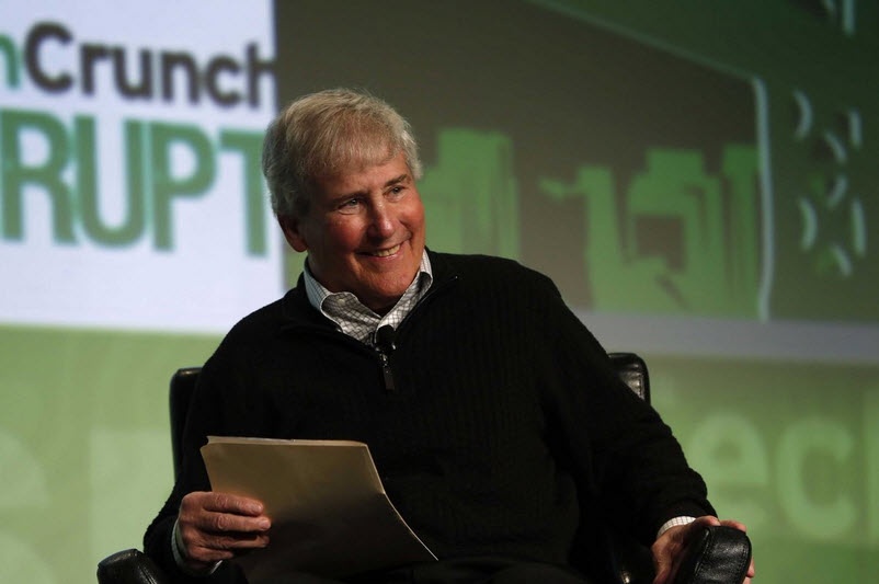 Bill Campbell gia nhập Apple từ năm 1983 với vị trí phó chủ tịch marketing và sau đó được bổ nhiệm vào một vị trí điều hành. Campbell từng là CEO của một vài công ty trong đó có Intuit. Ông gia nhập hội đồng quản trị của Apple từ năm 1997 và được biết đến như là một “huấn luyện viên” của Thung lũng Silicon và đã giúp đỡ rất nhiều giám đốc công nghệ.