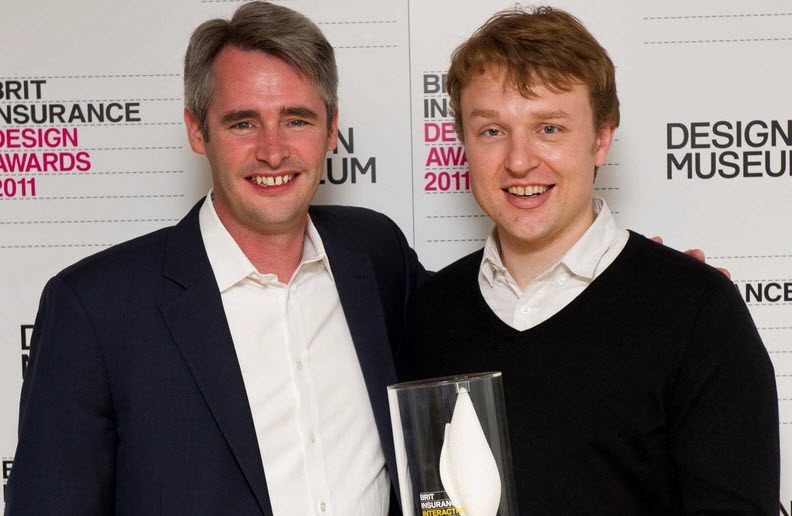 Evan Doll tới Apple năm 2003 với vai trò một kỹ sư phần mềm video pro và sau đó được thăng chức làm kỹ sư phần mềm trưởng cho mảng iPhone. Ông rời Apple năm 2009 để sáng lập ứng dụng mạng xã hội Flipboard. Năm 2010 Apple vinh danh Flipboard là “ứng dụng iPad của năm”.