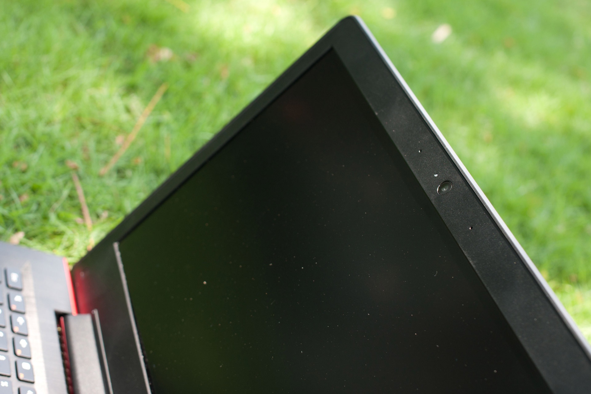 Webcam 720p thoải mái chát chít  hình ảnh với bạn bè và người thân.