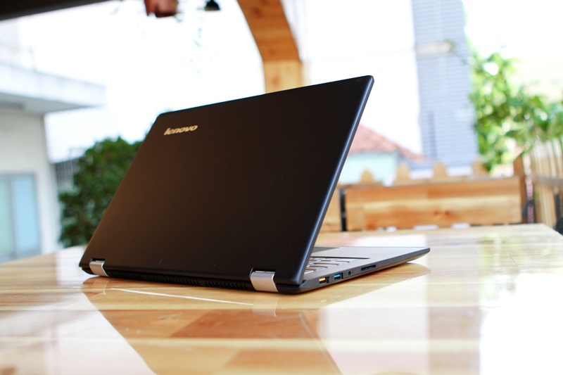 YOGA 500 được thiết kế nổi bật với kiểu dáng thời trang trẻ trung.