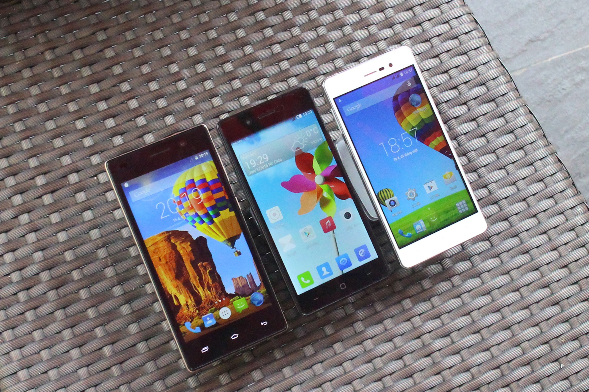 Bo 3 smartphone Viet gia duoi 3,5 trieu dong hinh anh