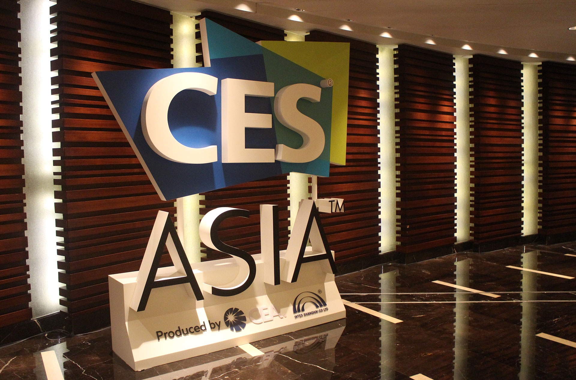 CES châu Á 2015 là cuộc trình diễn của các công nghệ đến từ tương lai, hướng đến thị trường Trung Quốc.