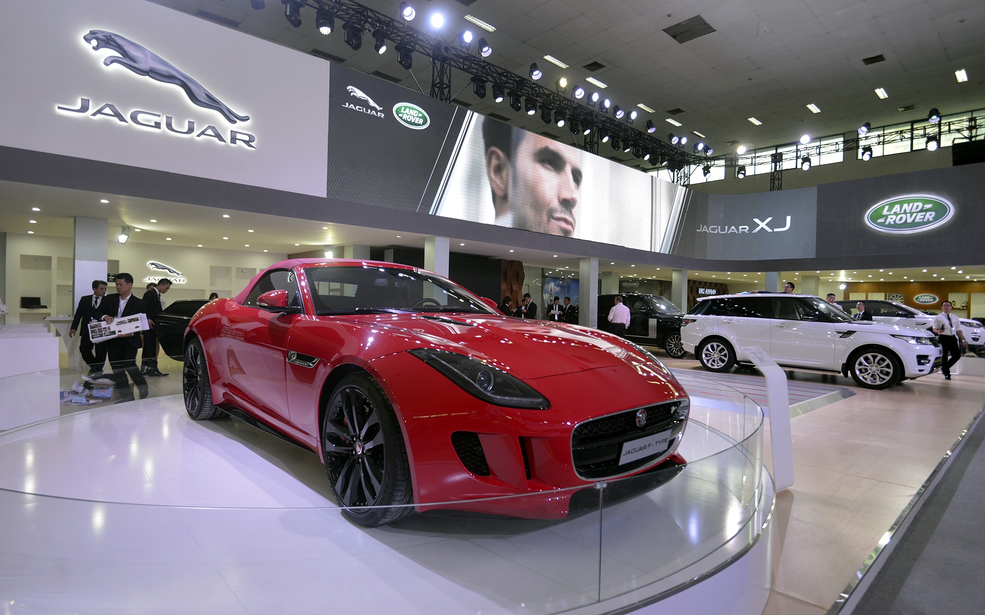 Jaguar trinh lang xe sang tai VIMS 2015 hinh anh