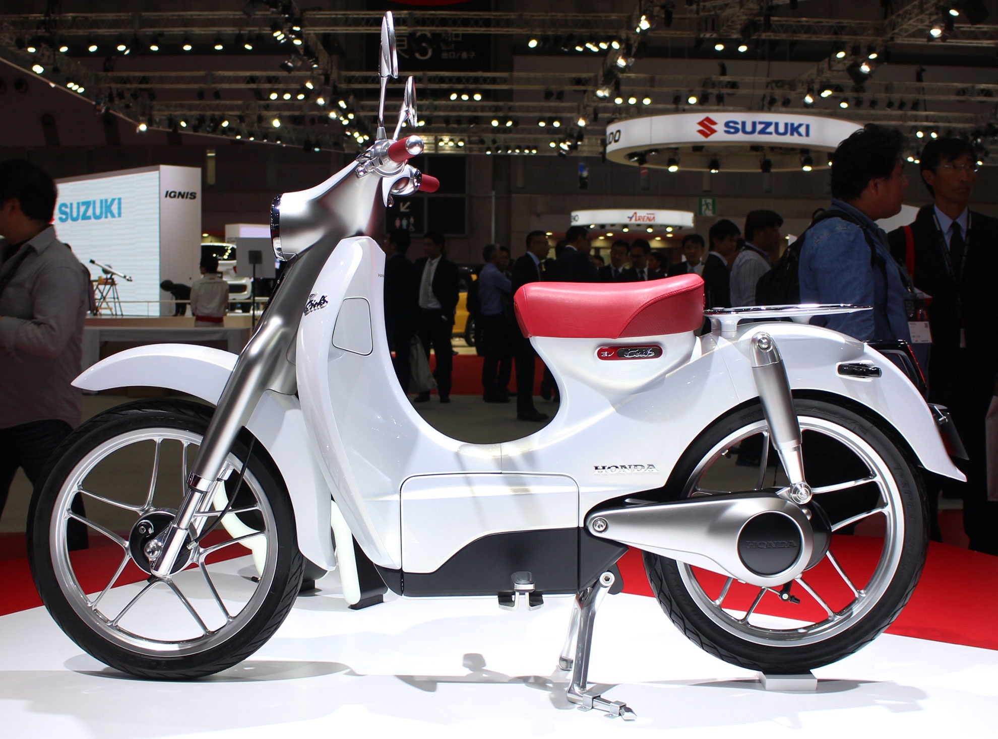 Honda EV-Cub Concept - mau xe khoi goi cam hung hinh anh