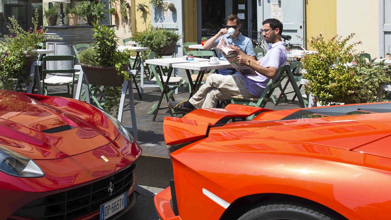 Lamborghini Aventador do tai Ferrari F12 Berlinetta (phan 2) hinh anh