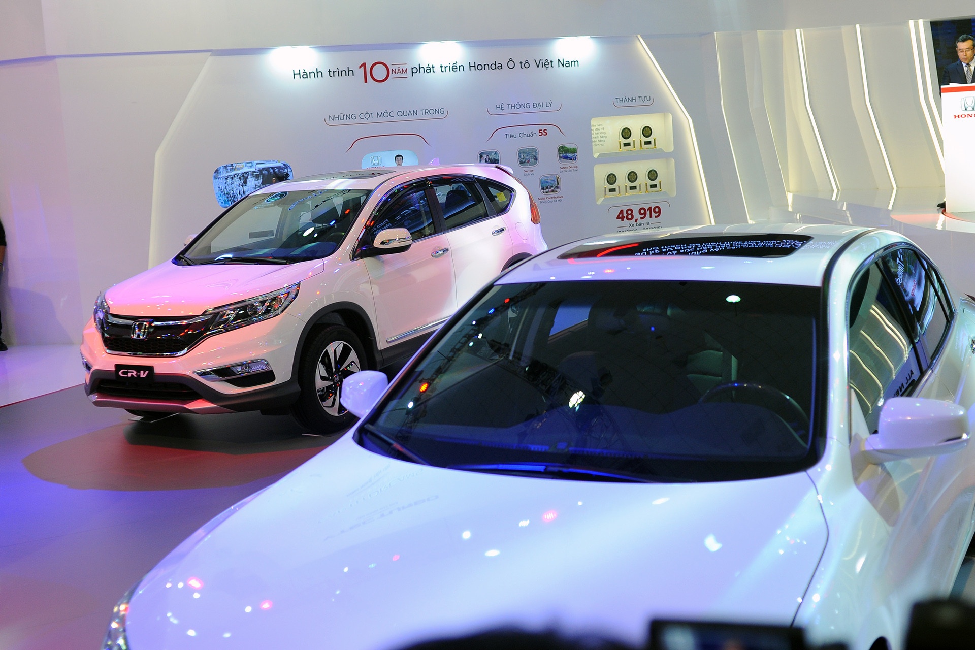 Vietnam Motor Show 2016: Nhieu xe hot nhung thieu gia vi hinh anh