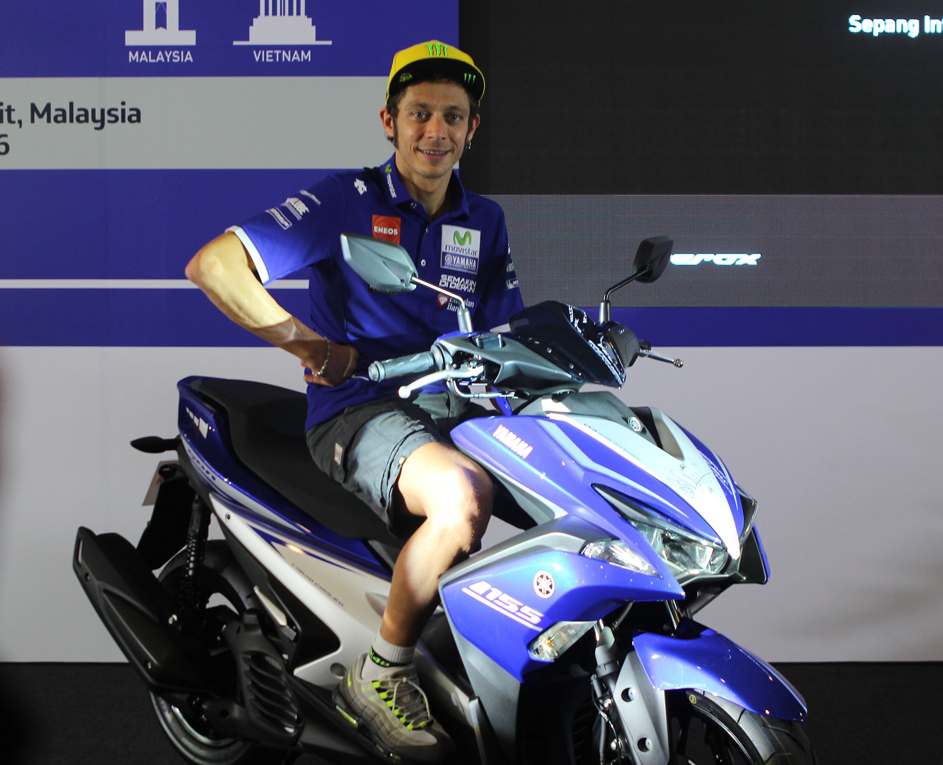 Yamaha ra mat NVX - xe tay ga thay the Nouvo hinh anh