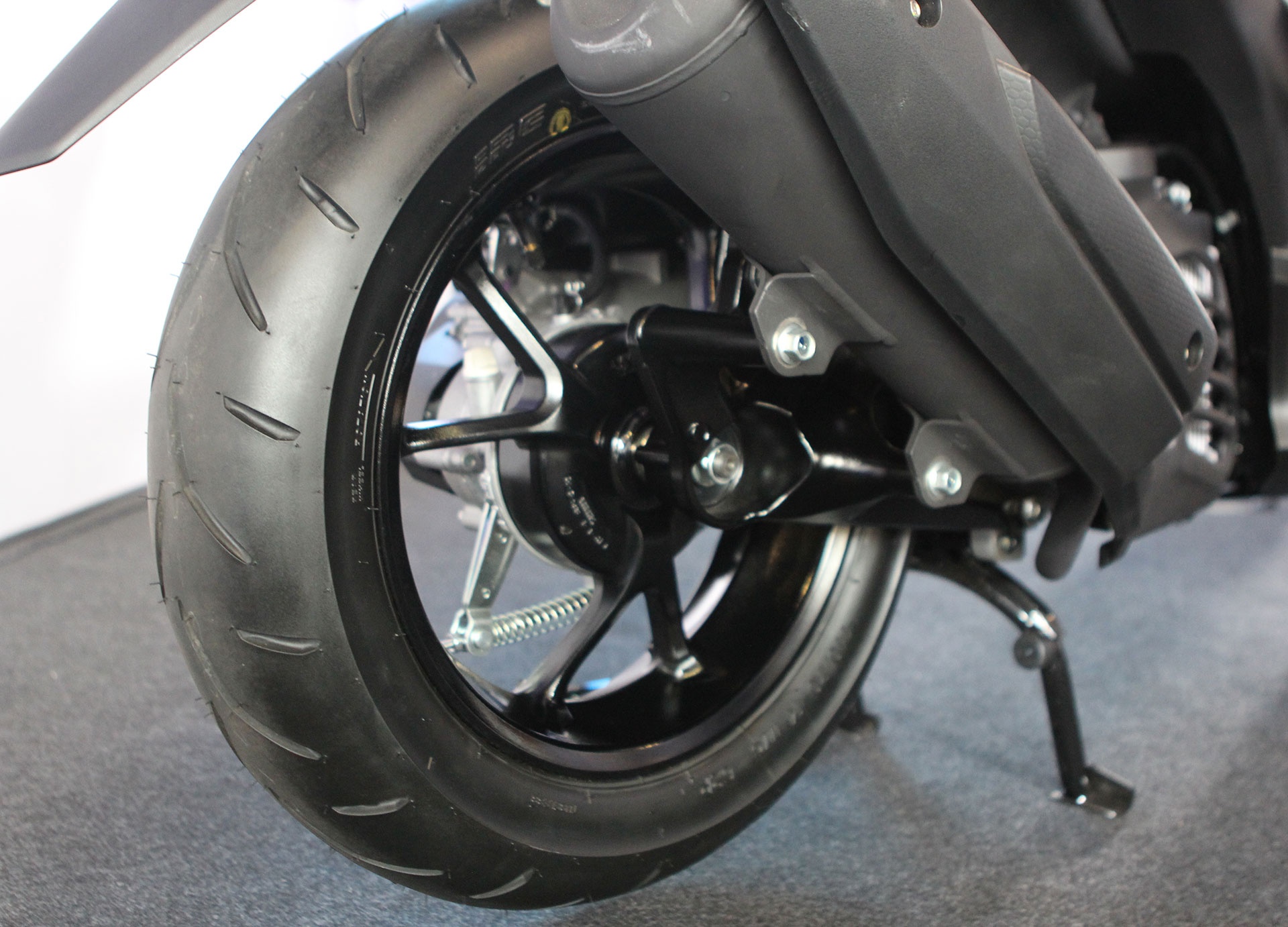 anh chi tiet Yamaha NVX anh 12