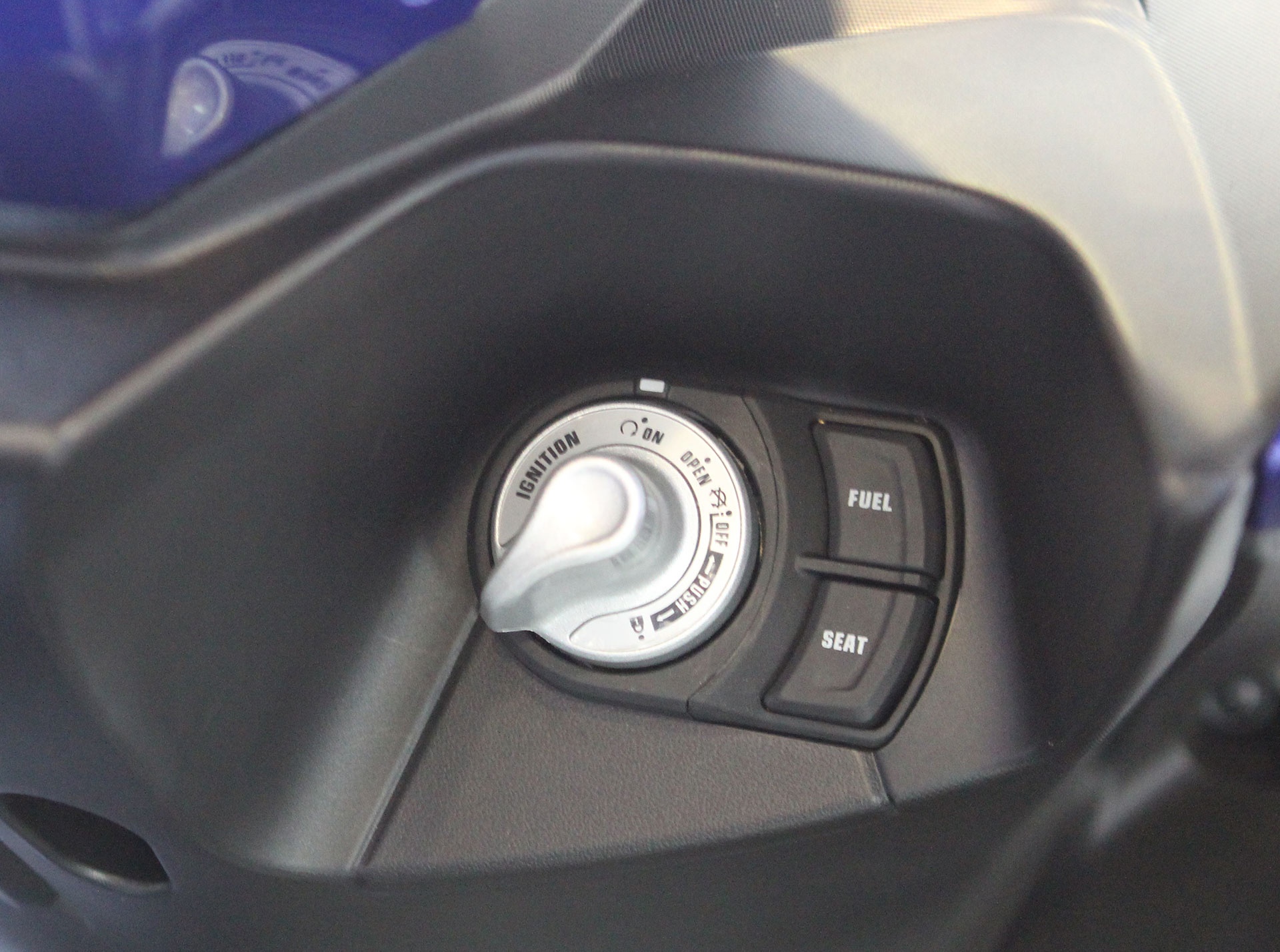 anh chi tiet Yamaha NVX anh 10