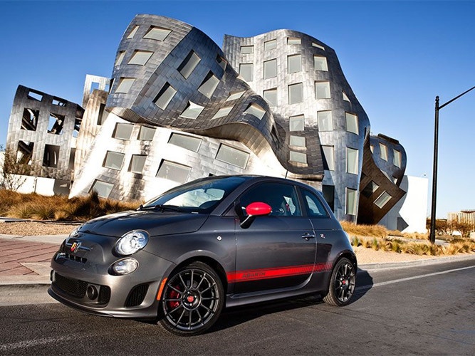 xe di trong pho anh 4