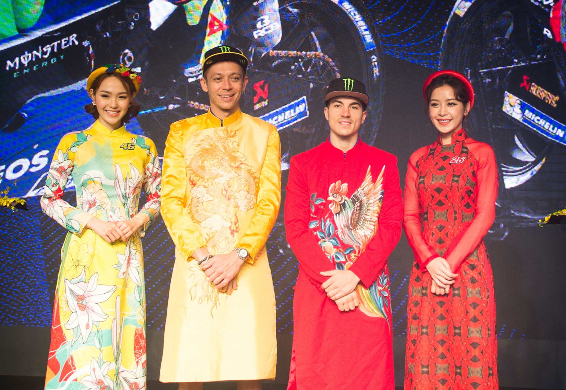 Rossi va Vinales doi non la Viet Nam hinh anh