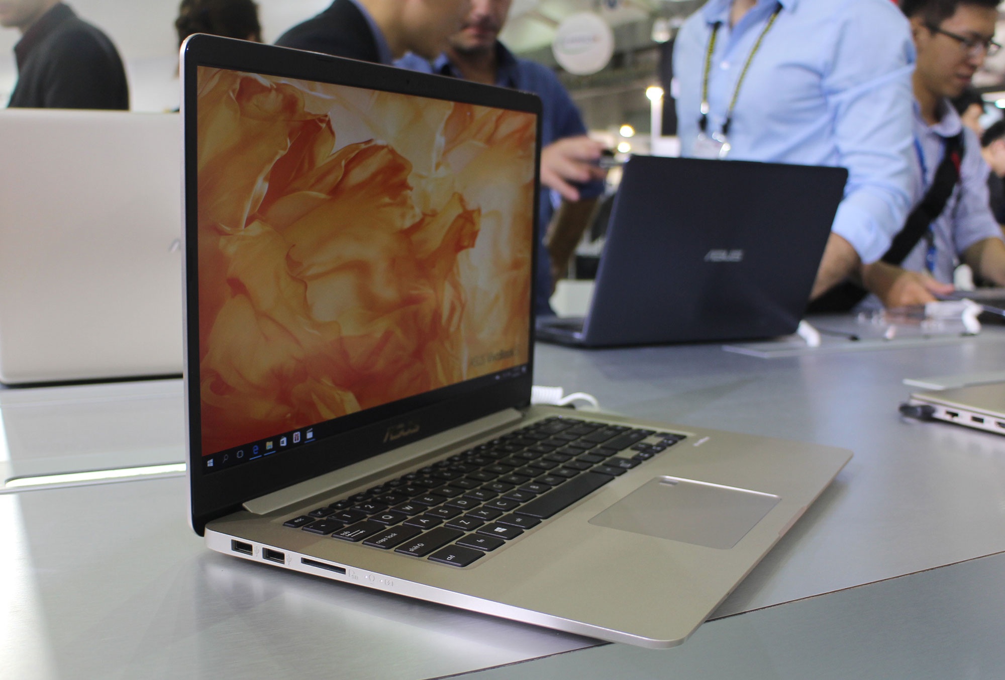 laptop cho mua tuu truong anh 4