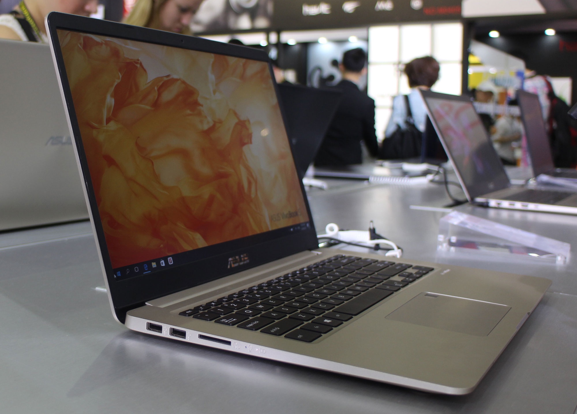 laptop cho mua tuu truong anh 9