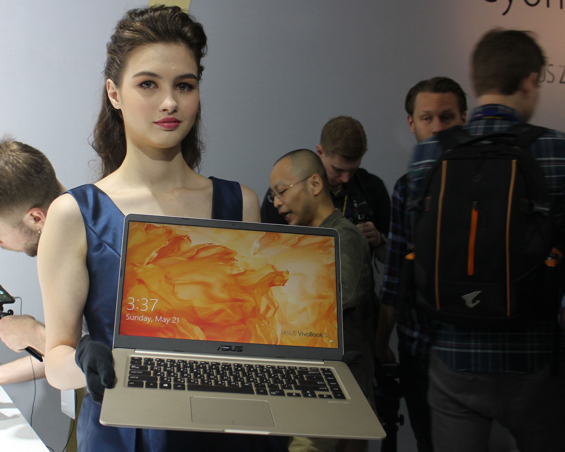 Chi tiet Asus VivoBook S15 - laptop 500 USD sap ve Viet Nam hinh anh