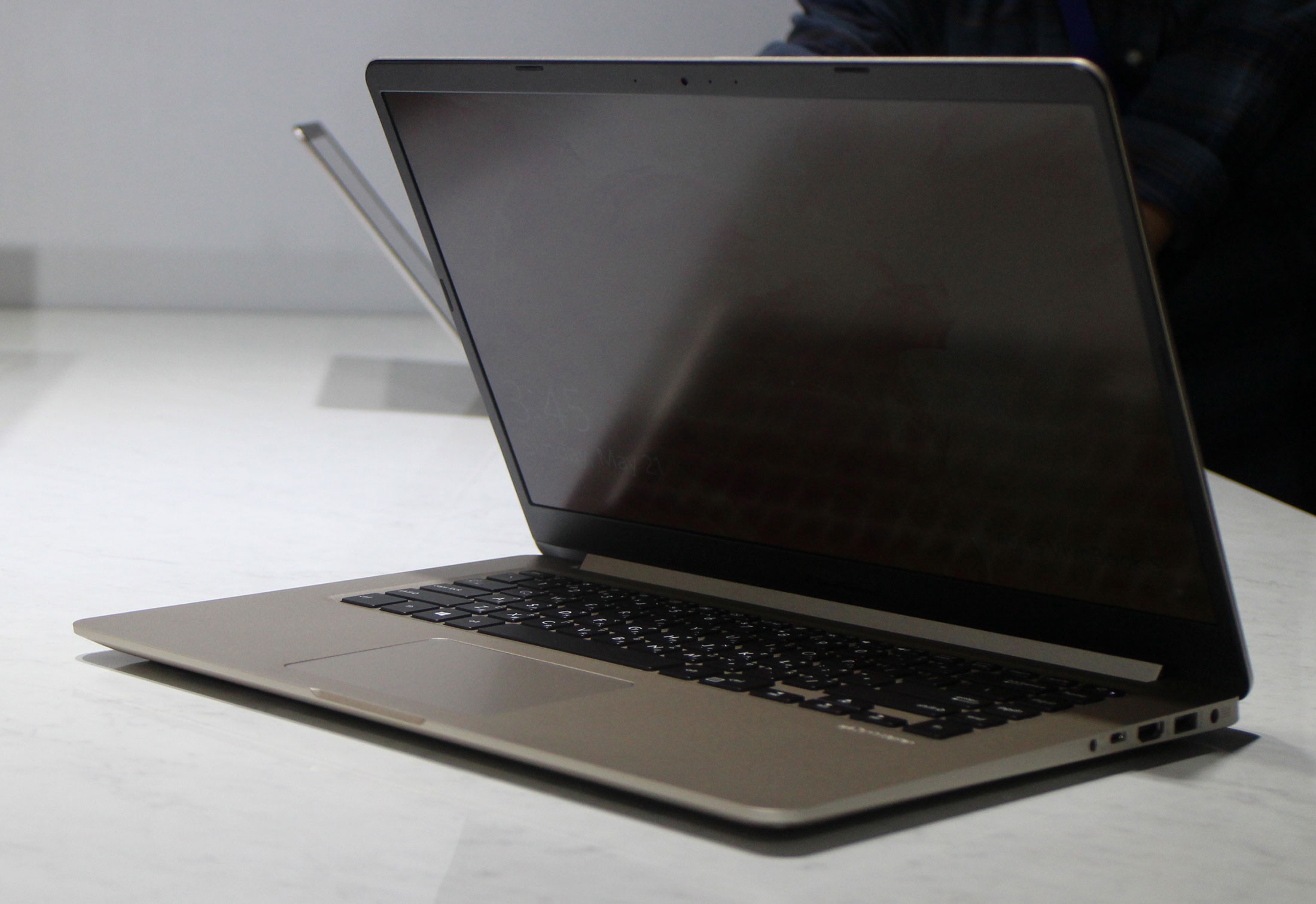 laptop cho mua tuu truong anh 3