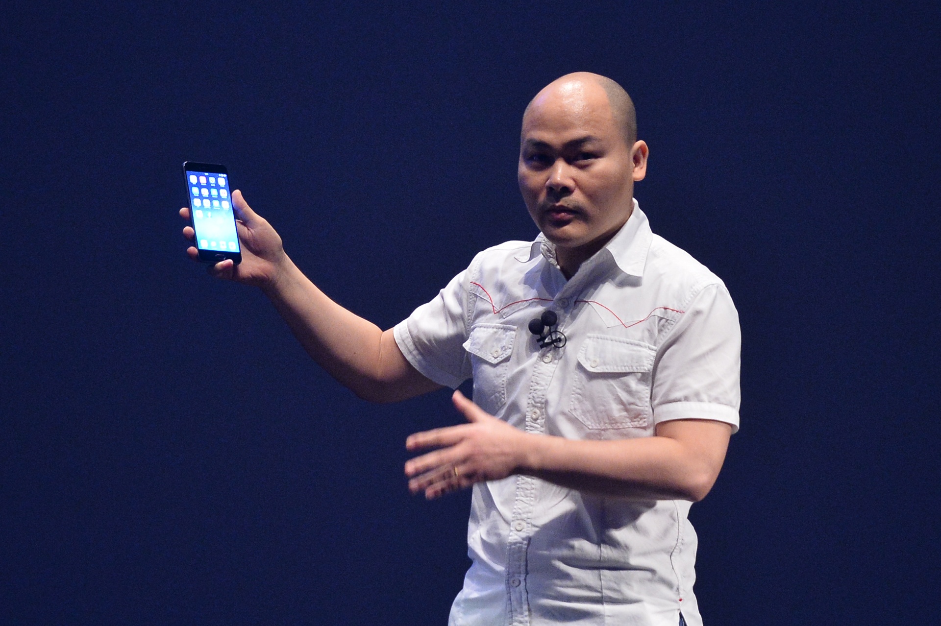 Bphone 2017 ra mat voi 2 phien ban, gia tu 9.789.000 dong hinh anh