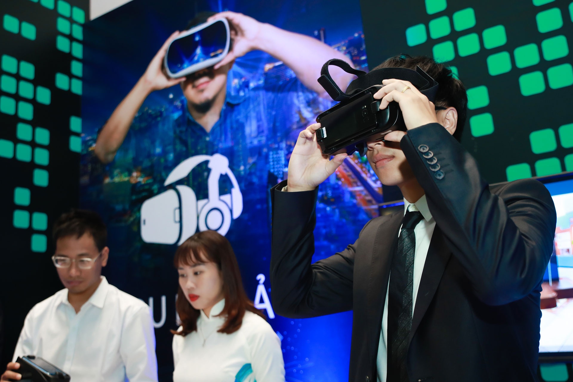 Viettel kỷ niệm 13 năm ảnh 2 Viettel ky niem 13 nam anh 2