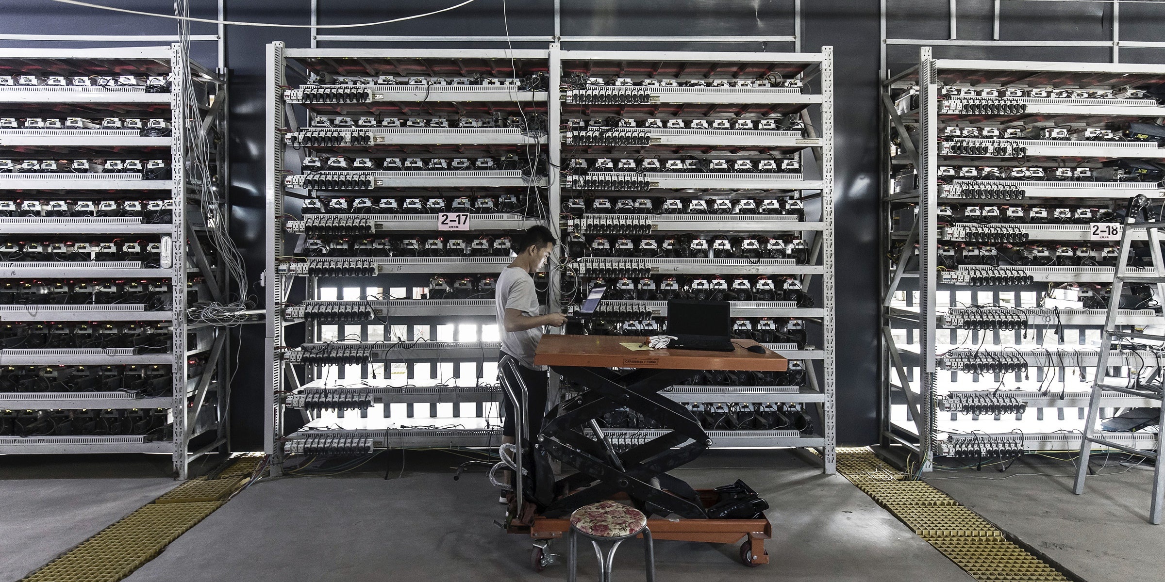 Dia phuong Trung Quoc 'triet pha va quet sach' hoat dong dao Bitcoin hinh anh