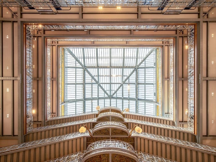 LVMH bien cua hang bach hoa thanh trung tam thuong mai anh 6