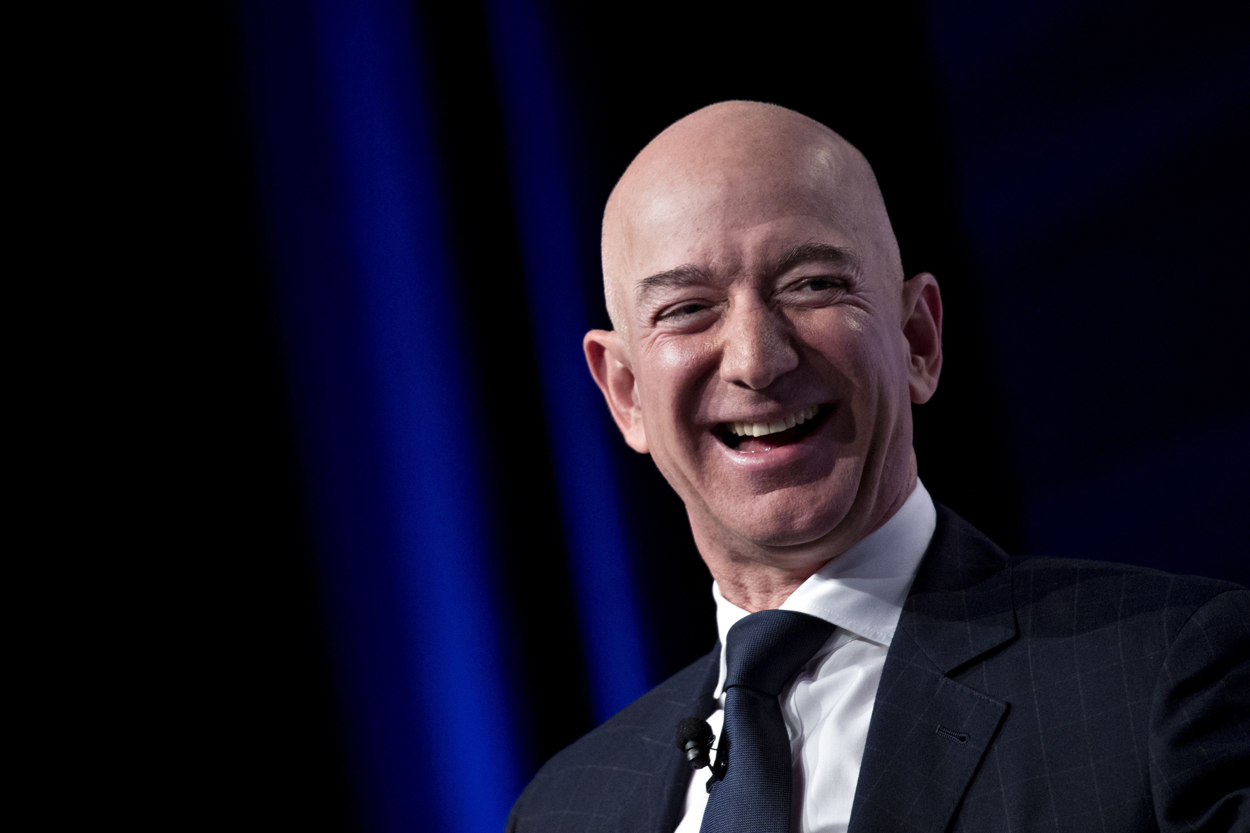 Jeff Bezos nghi huu o tuoi 57 voi khoi tai san 197 ty USD hinh anh