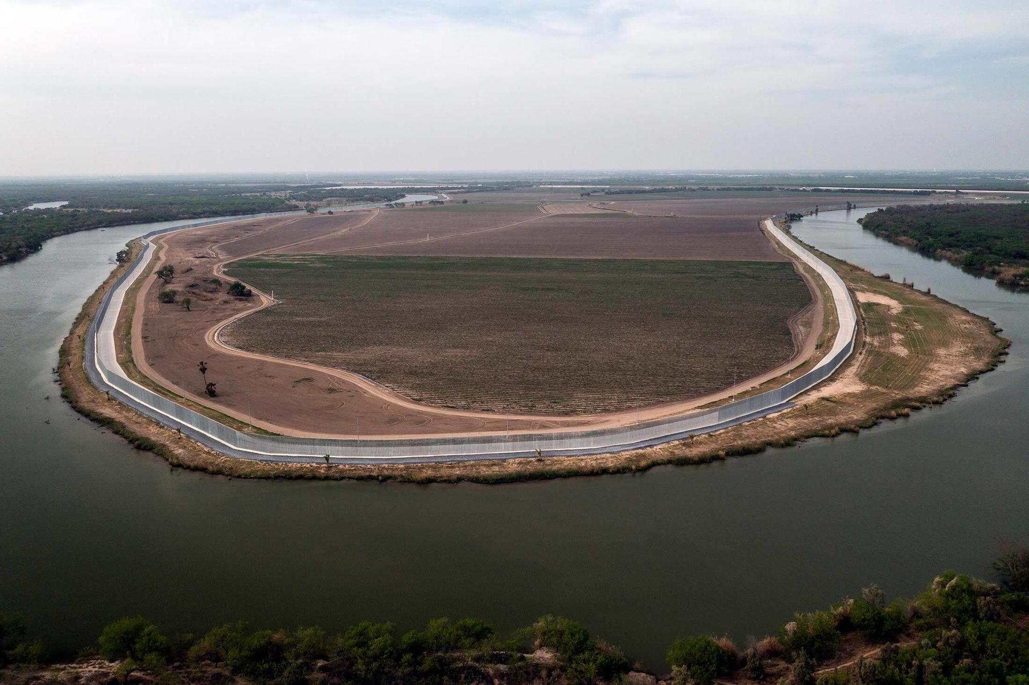 Người đàn ông cần bán bức tường biên giới ở Mỹ ảnh 1 Nguoi dan ong can ban buc tuong bien gioi o My anh 1