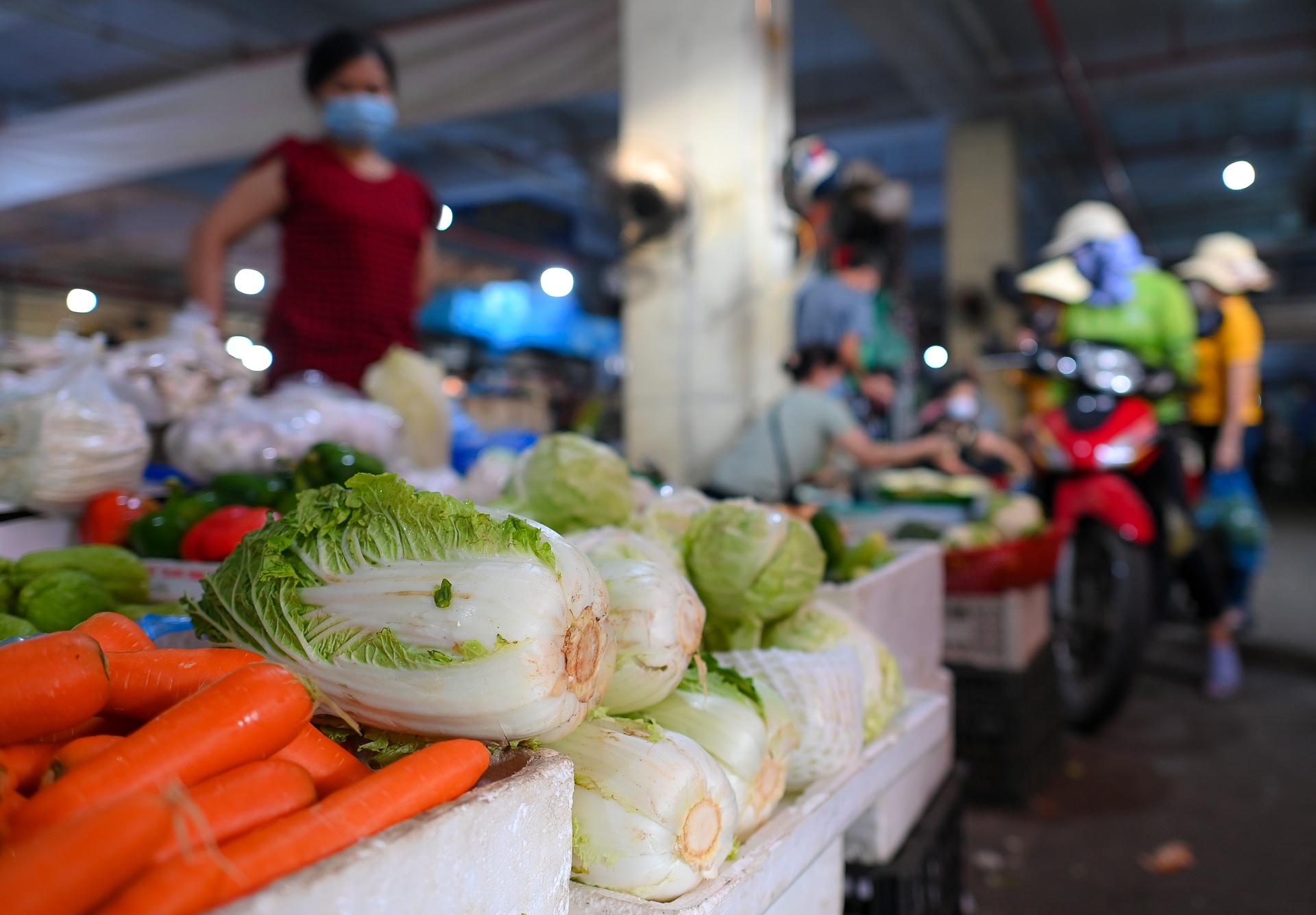 Gia thuc pham o cho Ha Noi the nao sau khi tang cap do chong dich? hinh anh