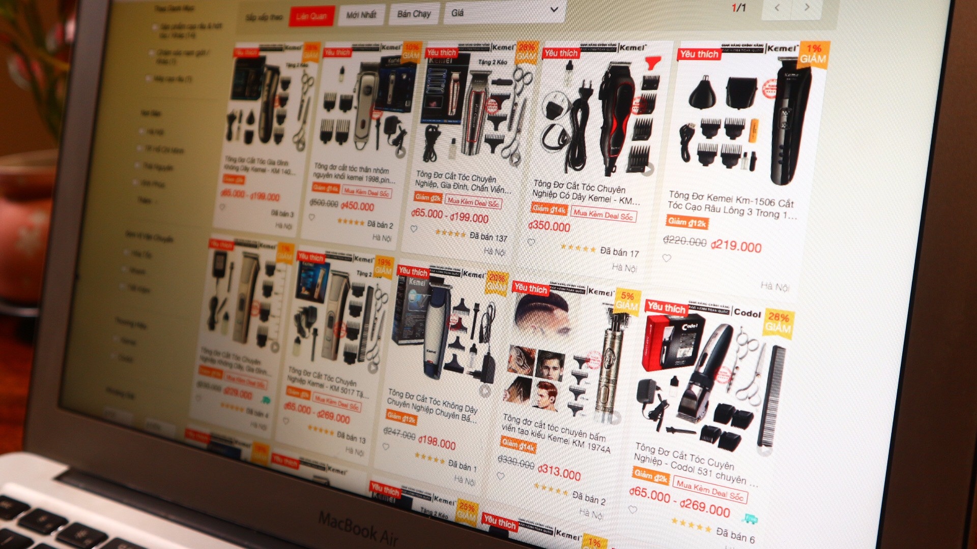 Tong do,  keo cat toc hut khach anh 2