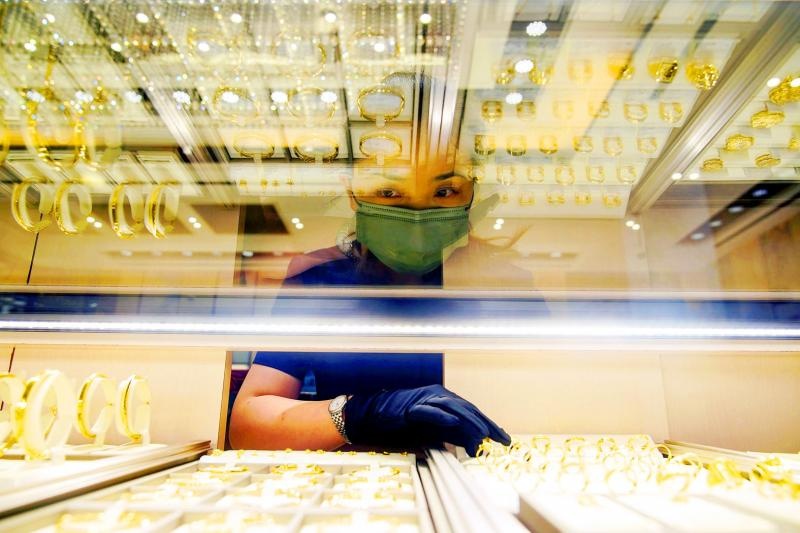 Gioi tre Trung Quoc do xo mua trang suc vang hinh anh