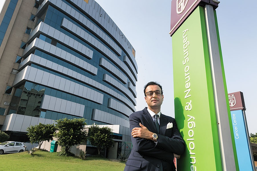 Tro thanh ty phu nho so huu chuoi benh vien chong Covid-19 hinh anh