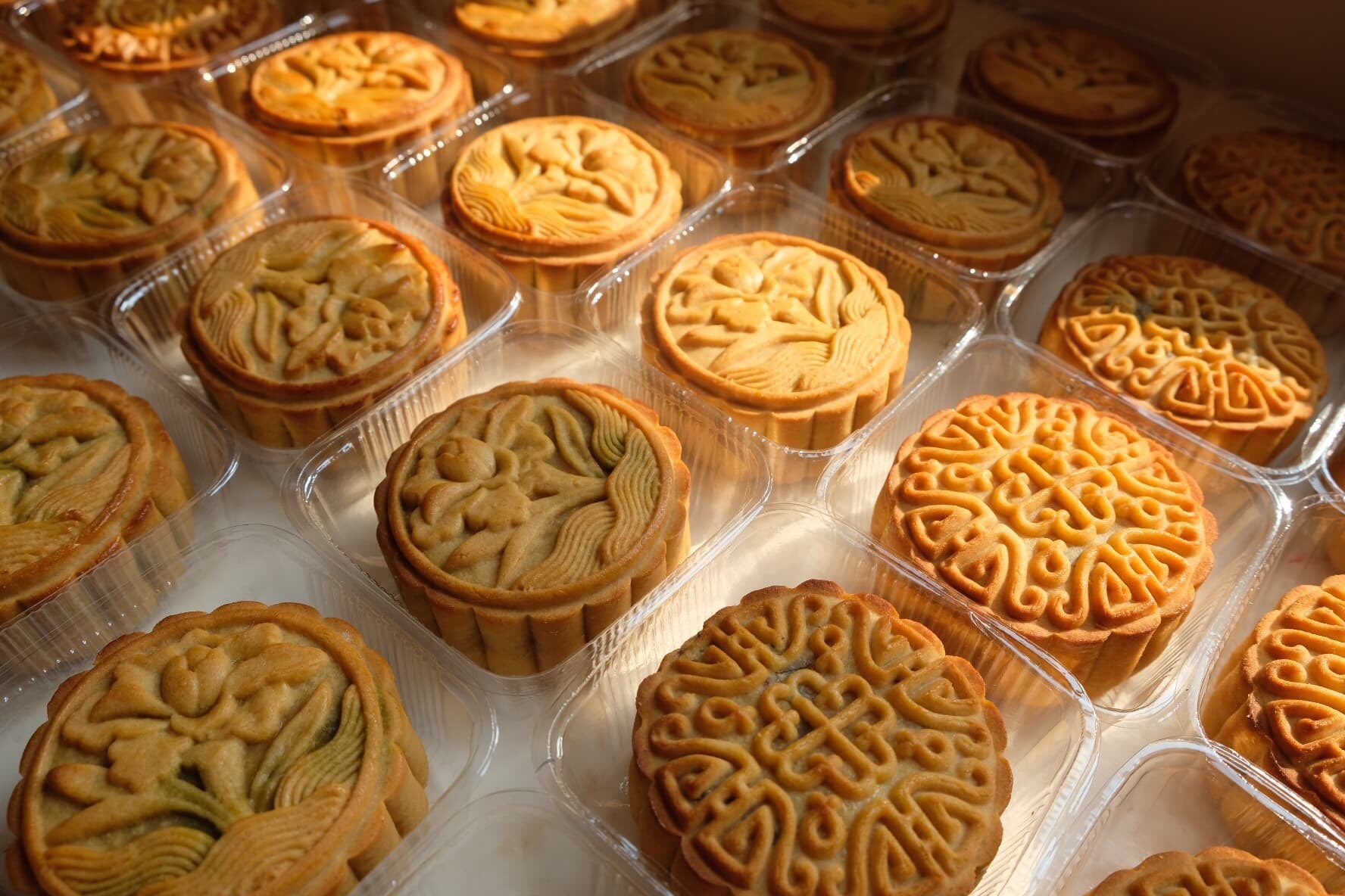 Banh Trung thu handmade chat vat xoay xo trong dich o Ha Noi hinh anh