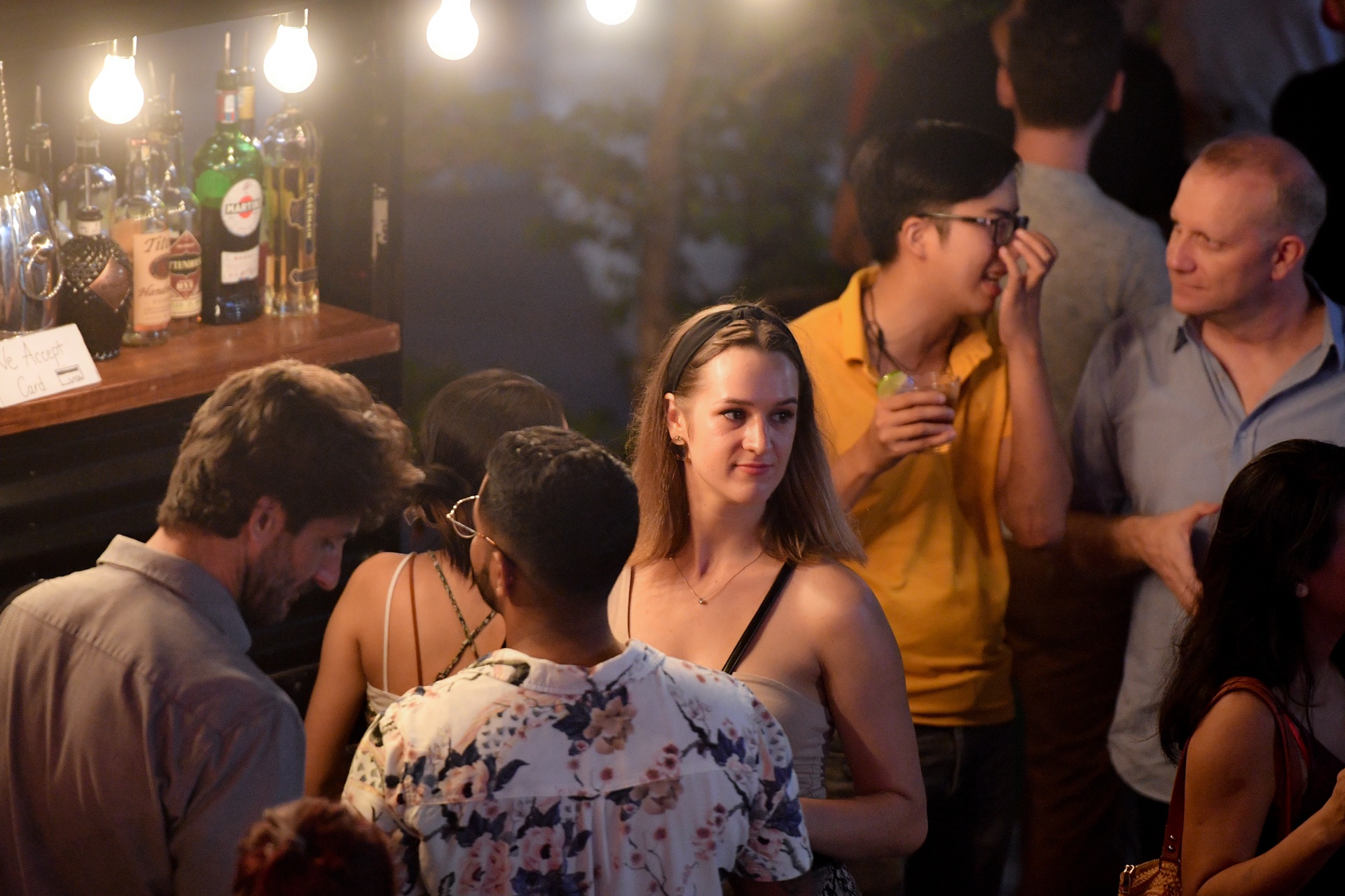 Mang xa hoi thanh huong dan vien khi khach ngoai den Viet Nam hinh anh