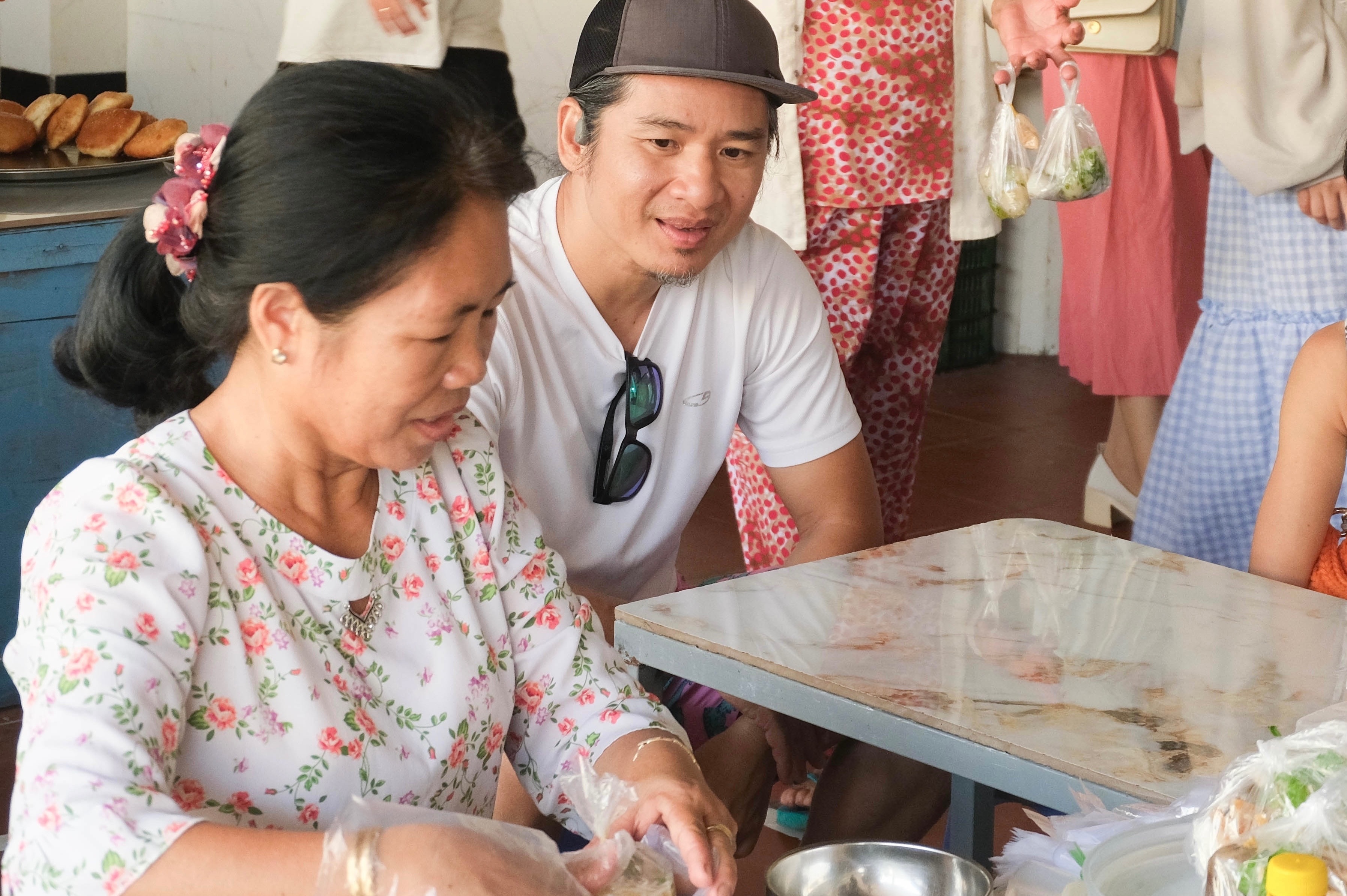 Du khach tu nau vi do an o Phu Quy qua ngot hinh anh