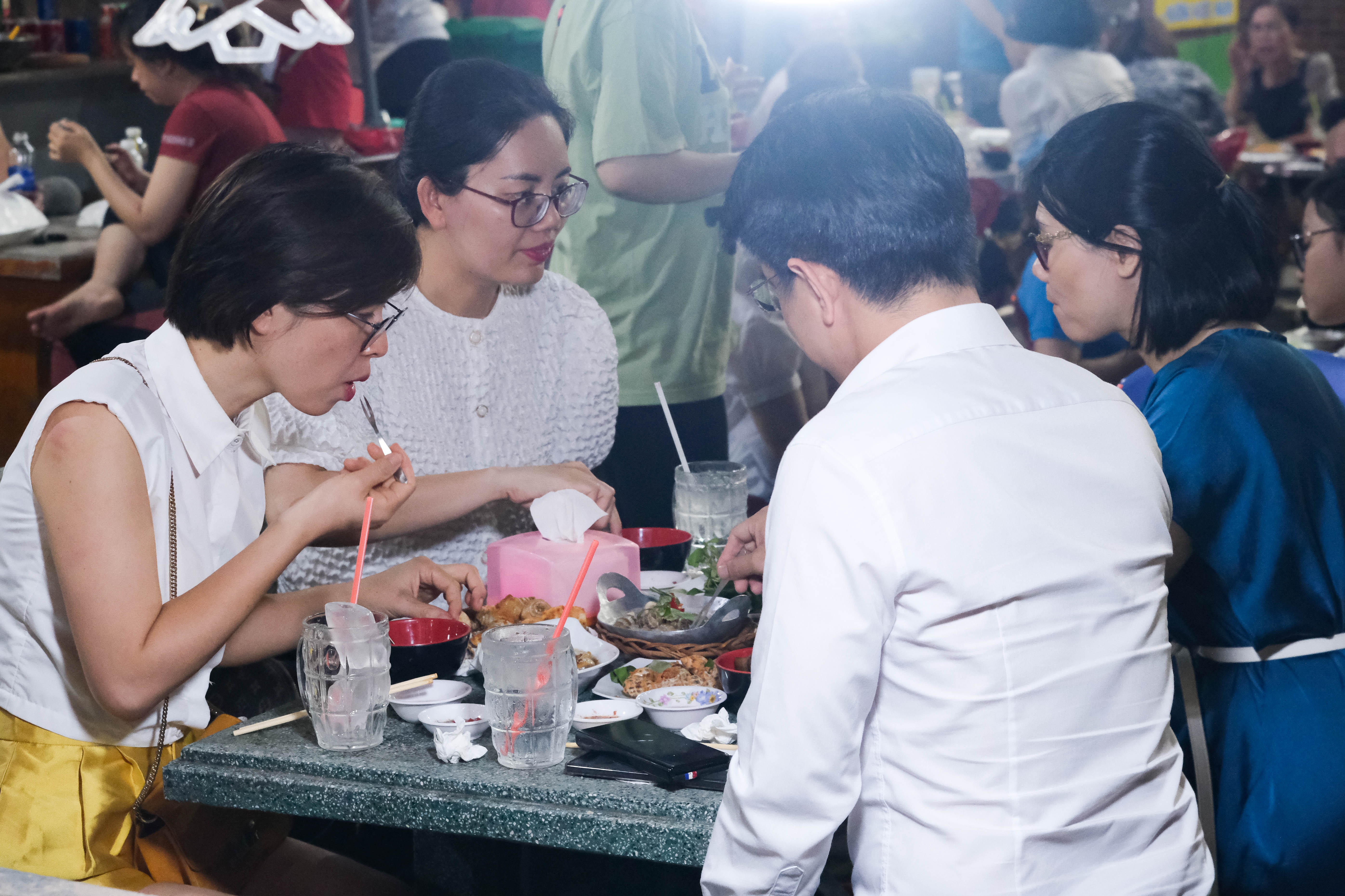 Chu nha hang khong biet duoc de xuat trong cam nang Michelin hinh anh