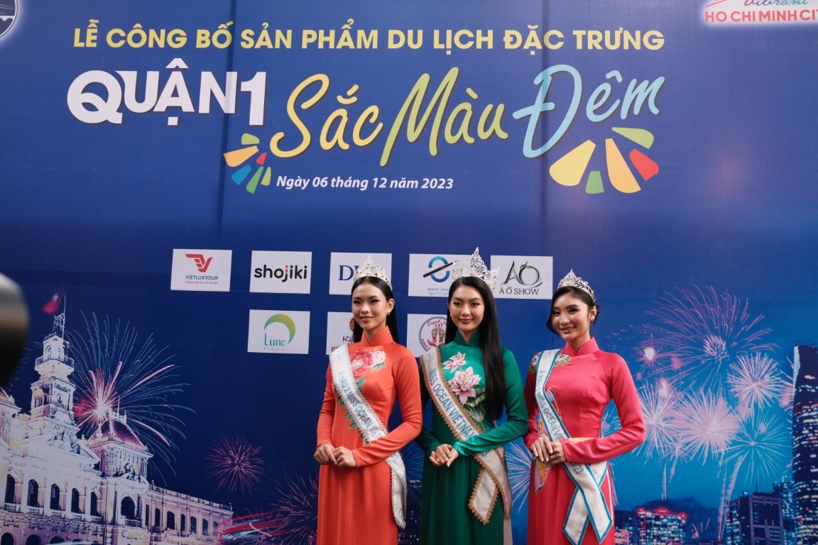 TP.HCM tung san pham du lich dem moi hinh anh