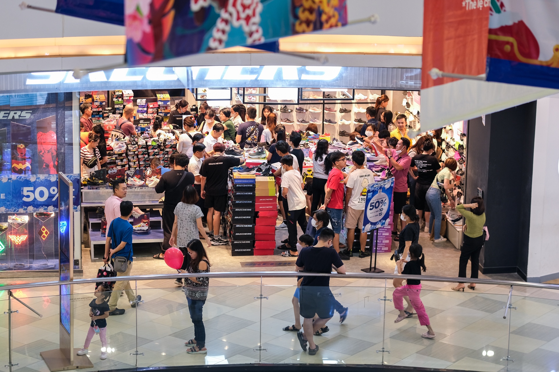 Trung tam thuong mai anh 1