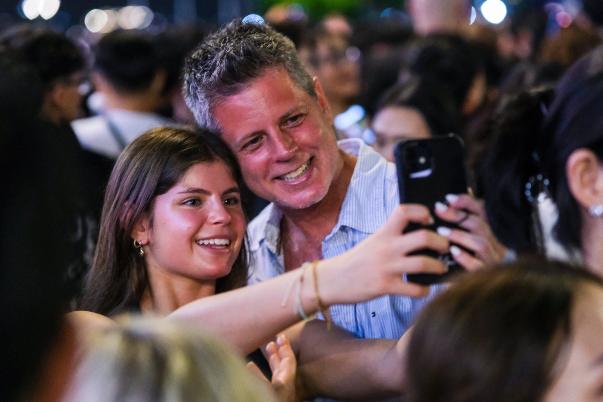 Khach nuoc ngoai hoa vao bien nguoi don nam moi 2024 o TP.HCM hinh anh