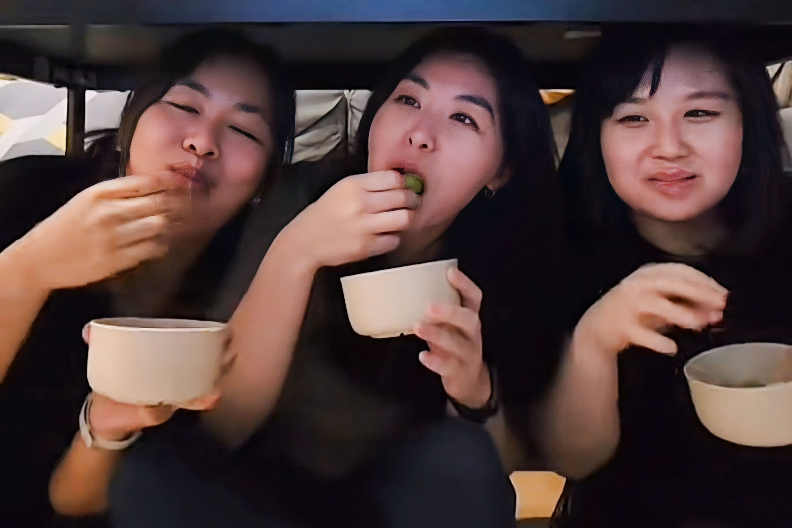 Chui gam ban an 12 qua nho thanh trao luu TikTok hinh anh