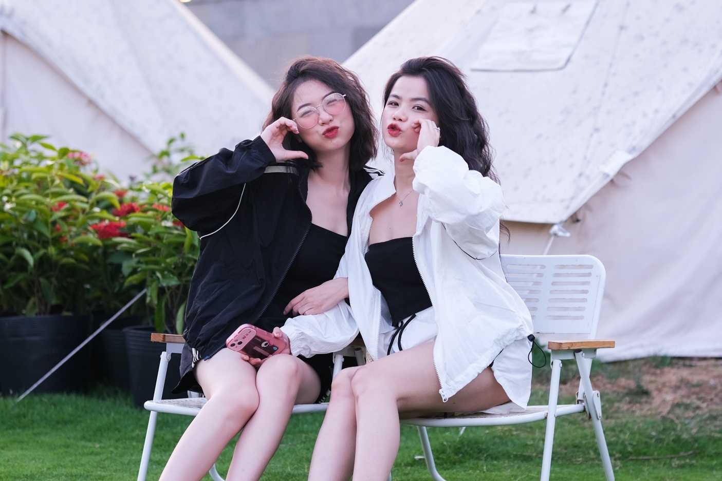 Het thoi dat som 2-3 tuan moi co cho camping dip le hinh anh