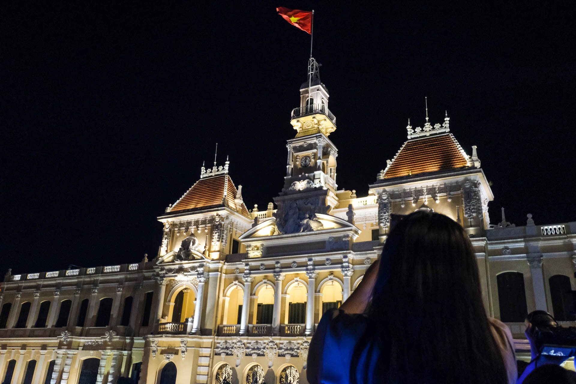 TP.HCM lot top dia diem choi dem re nhat the gioi hinh anh