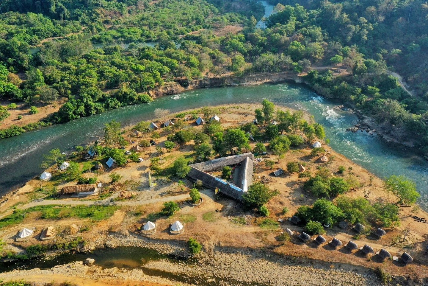 Du lich le 30/4 anh 12