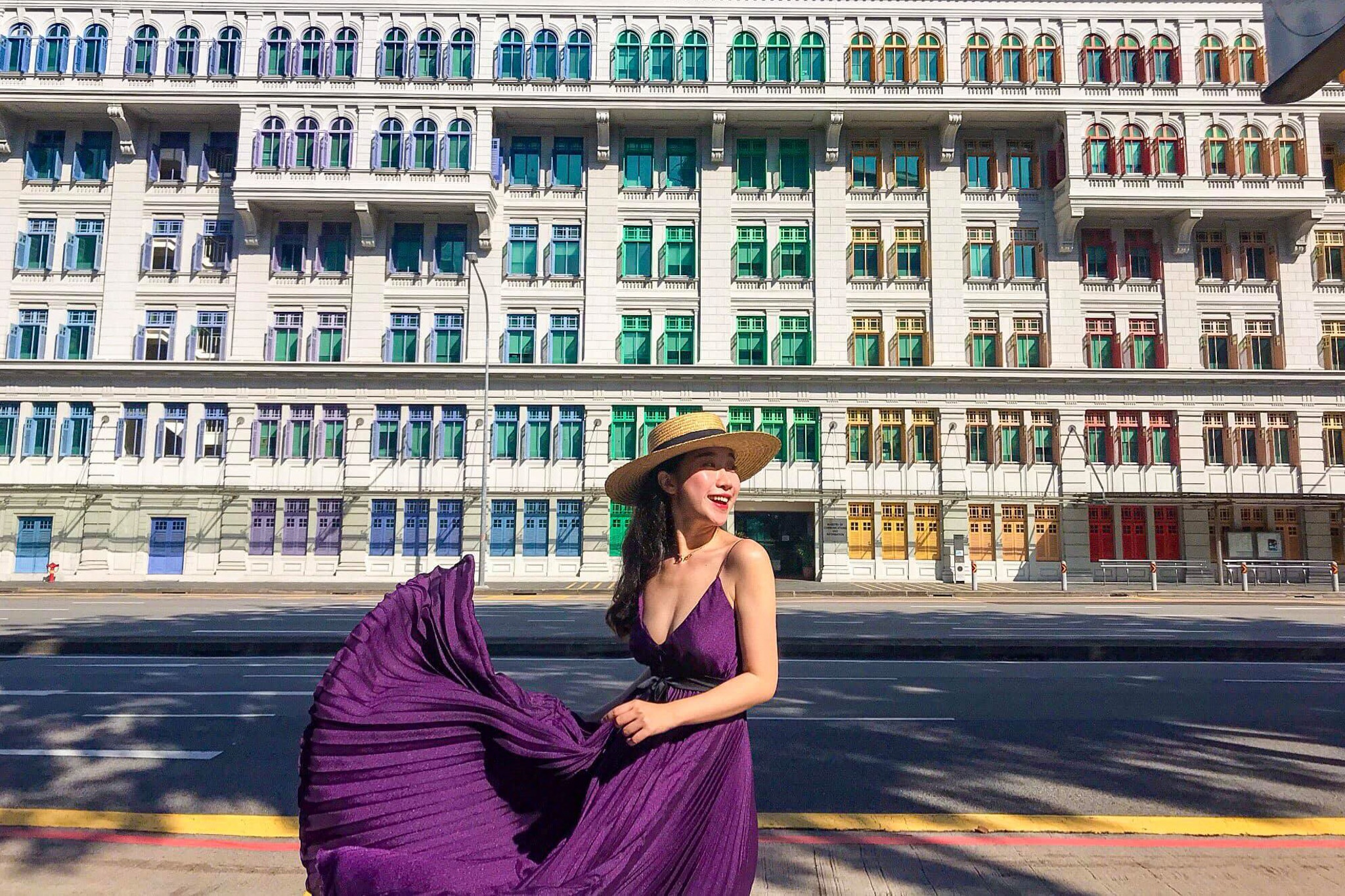 Khach du lich tu tuc dang duoc ho tro ra sao o Thai, Singapore? hinh anh