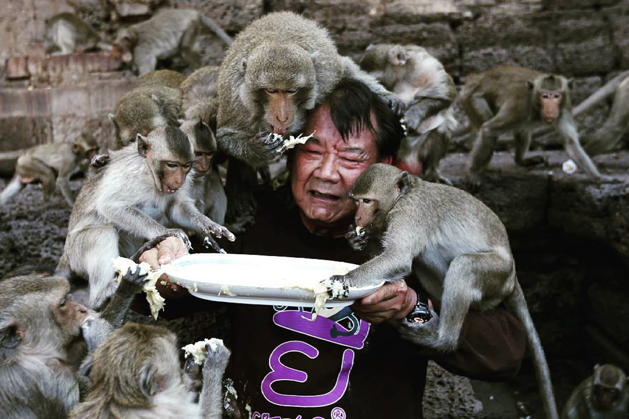 Khi danh nguoi trat khop, nga xe o Thai Lan bi bat hinh anh