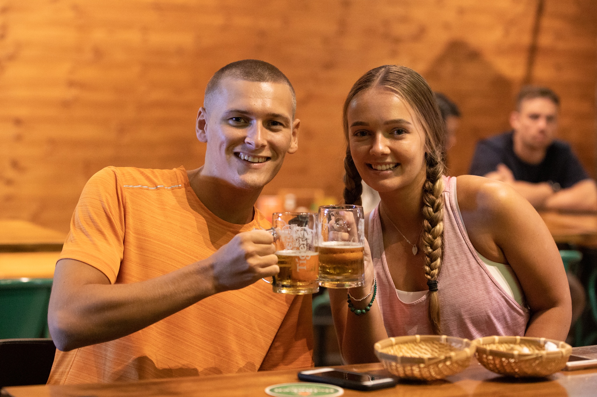 Muon kieu 'du lich bia' cua khach ngoai khi TP.HCM nang nong hinh anh