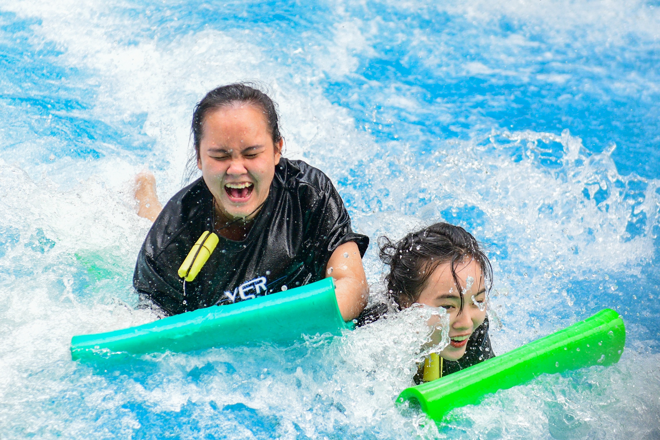 'Bien nguoi' do ve cong vien nuoc o TP.HCM tranh nong ngay Gio To hinh anh