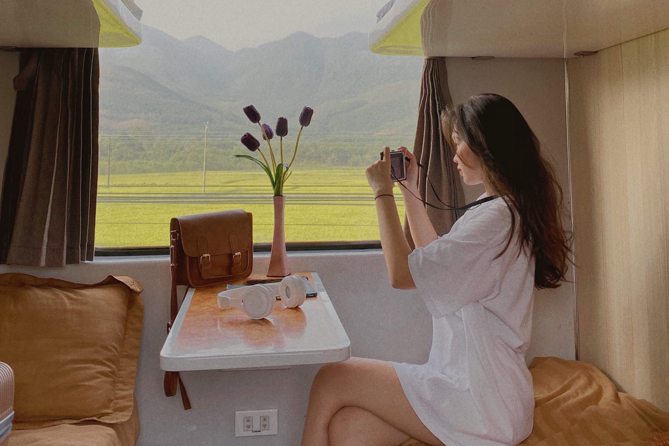 Luu y gi khi di tau qua nhung cung duong dep nhat Viet Nam? hinh anh