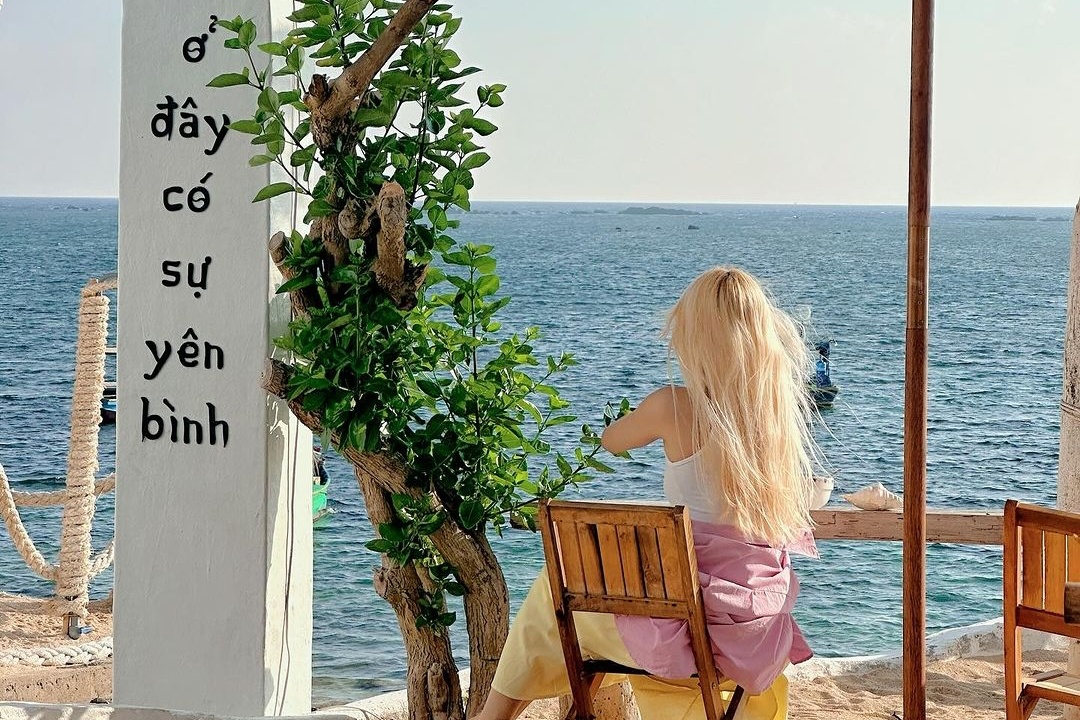 Loat khach san moi toanh, view 'dinh' tai Phu Quy hinh anh