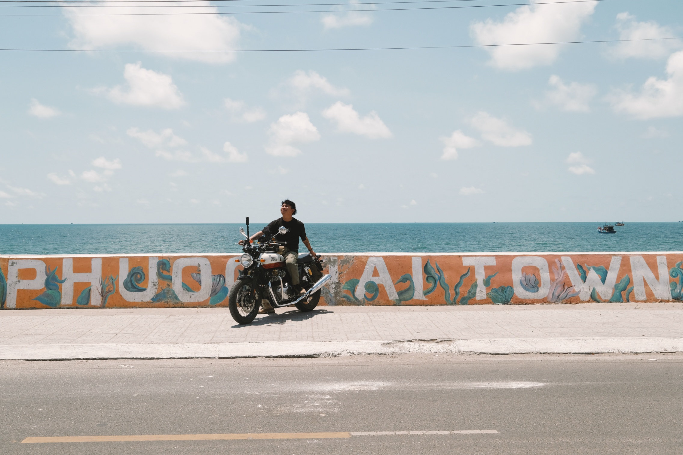 Toi chay xe doc bien Phuoc Hai, ngam lang chai dep nhu dien anh hinh anh