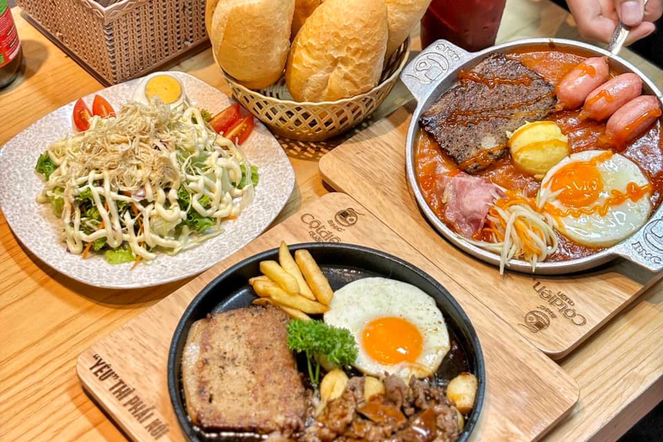 Dong cua vinh vien quan banh mi chao co doi o Thai Binh hinh anh