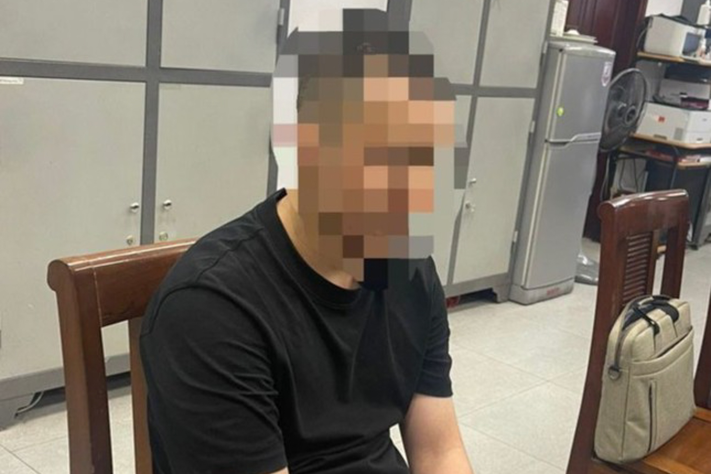 Trieu tap tai xe taxi bi to 'chat chem' du khach nuoc ngoai hinh anh